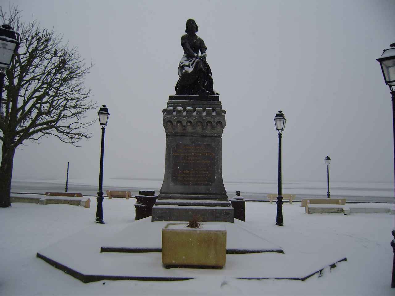 La statue de Jeanne d'Arc enneigée janvier 2013
